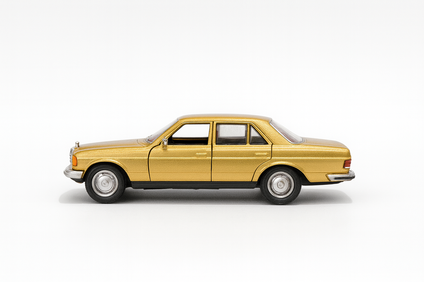 Mercedes-Benz W123 diecast 1:36 scale model.