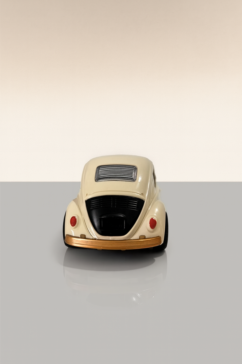 1967 Volkswagen Classic Beetle 1:36 scale model.