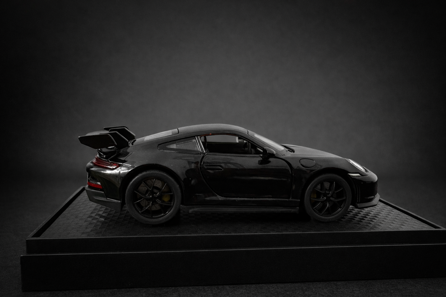 COLLECTOR'S EDITION-Porsche 911 gt3 1:32 Scale.
