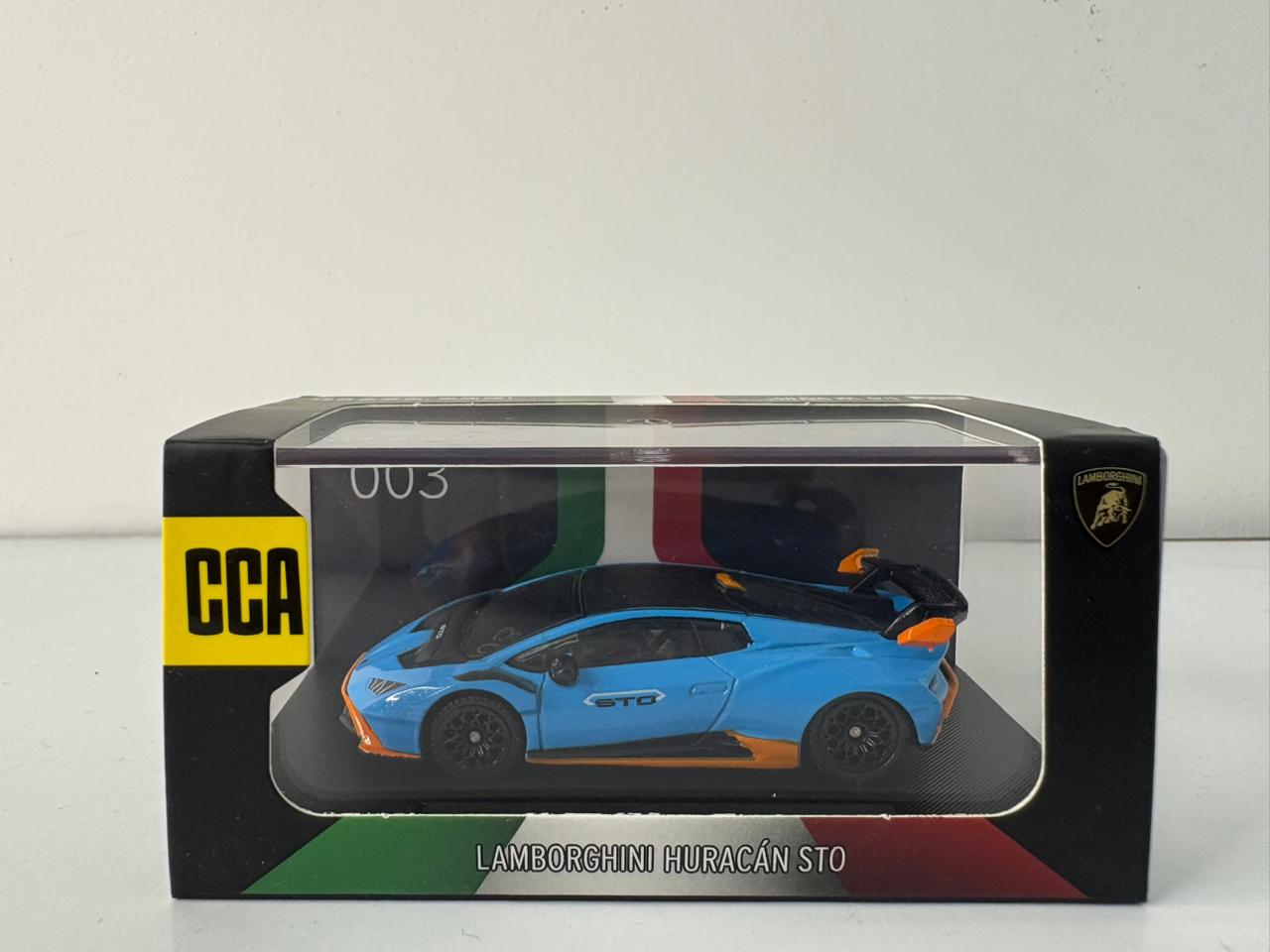 CCA acrylic box- lamborghini Huracàn STO.