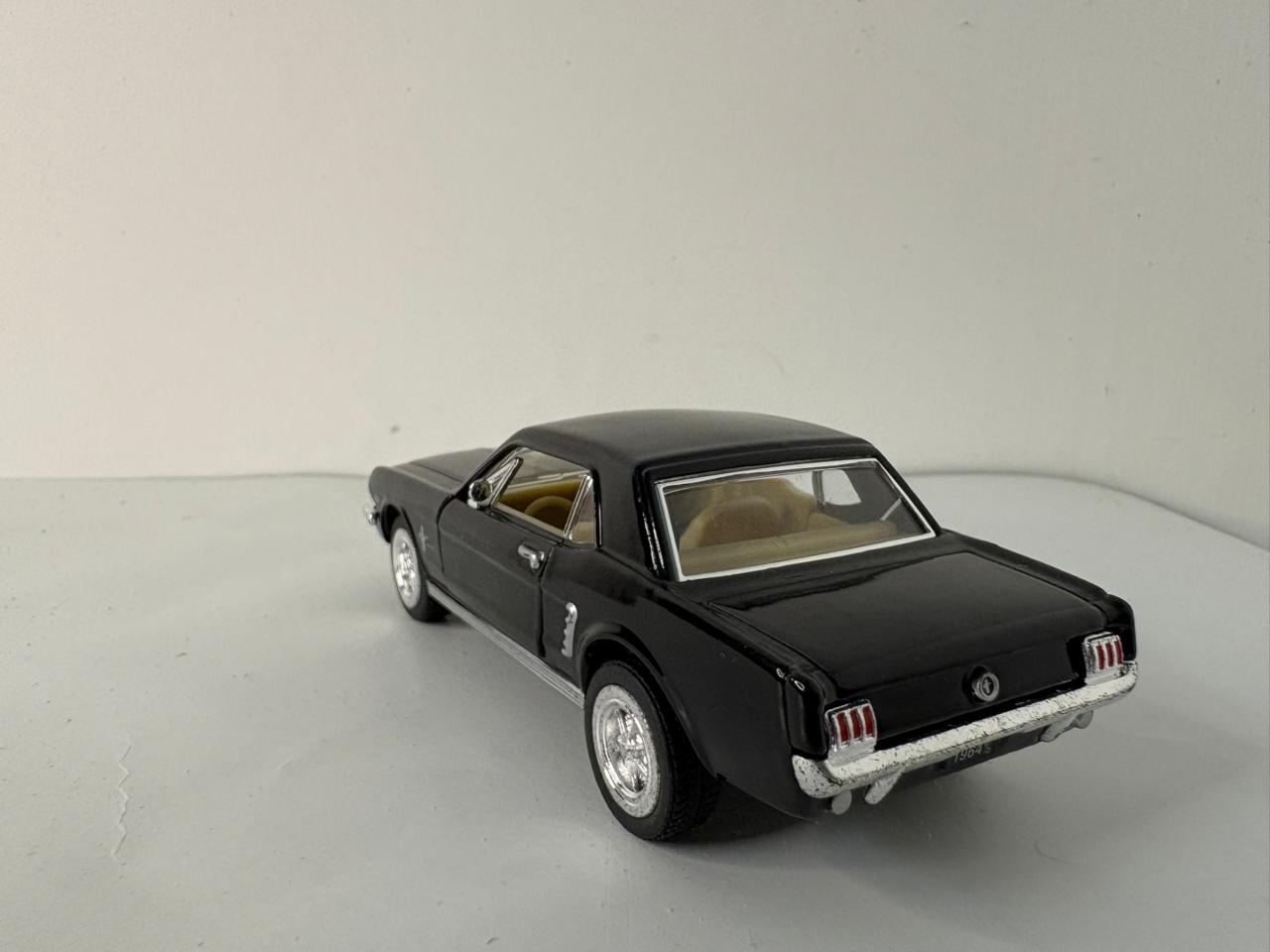 Kinsmart-1964 1/2 Ford Mustang 1:36 scale