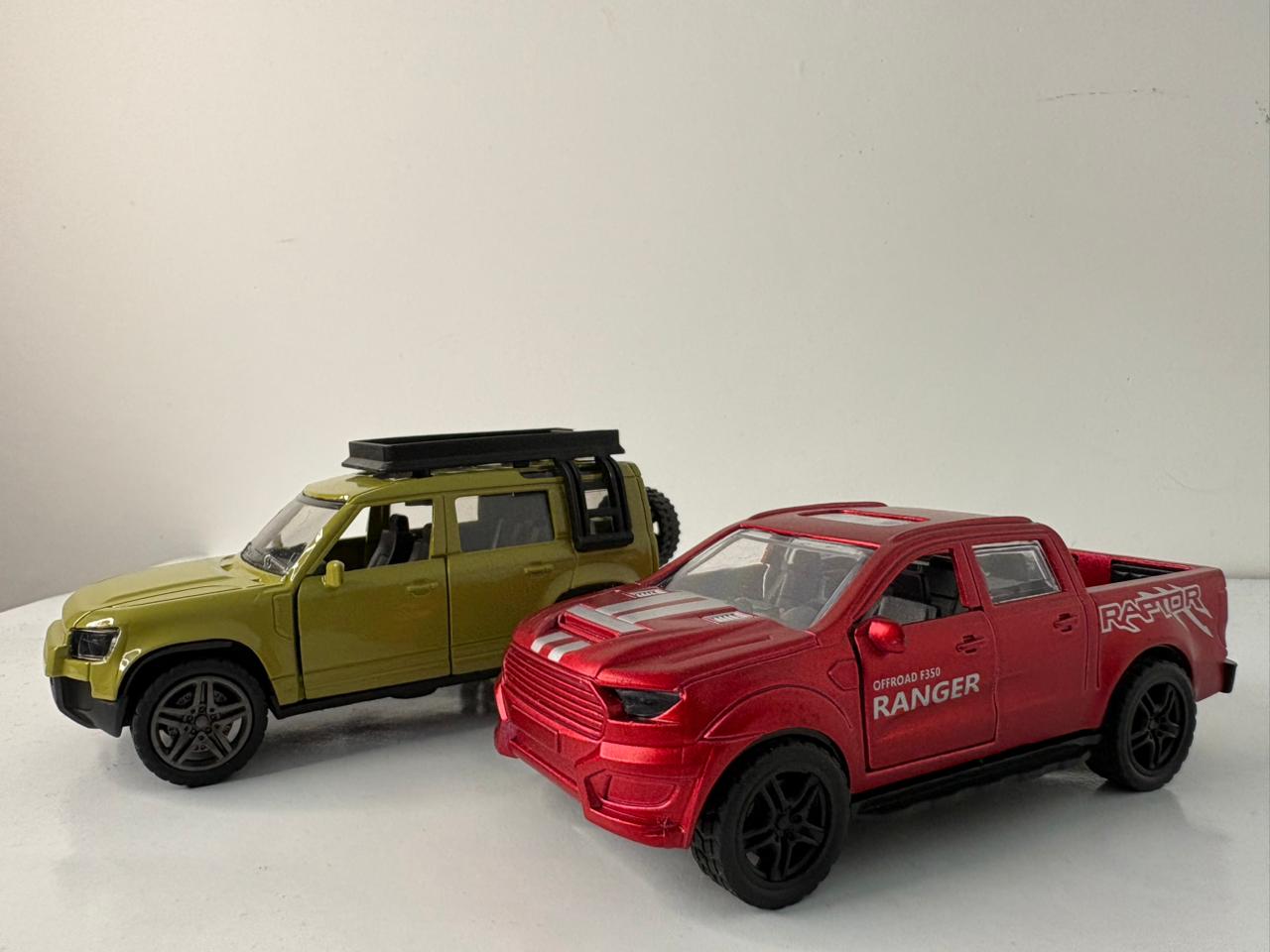Combo-1:36 scale Defender+Ford Ranger.
