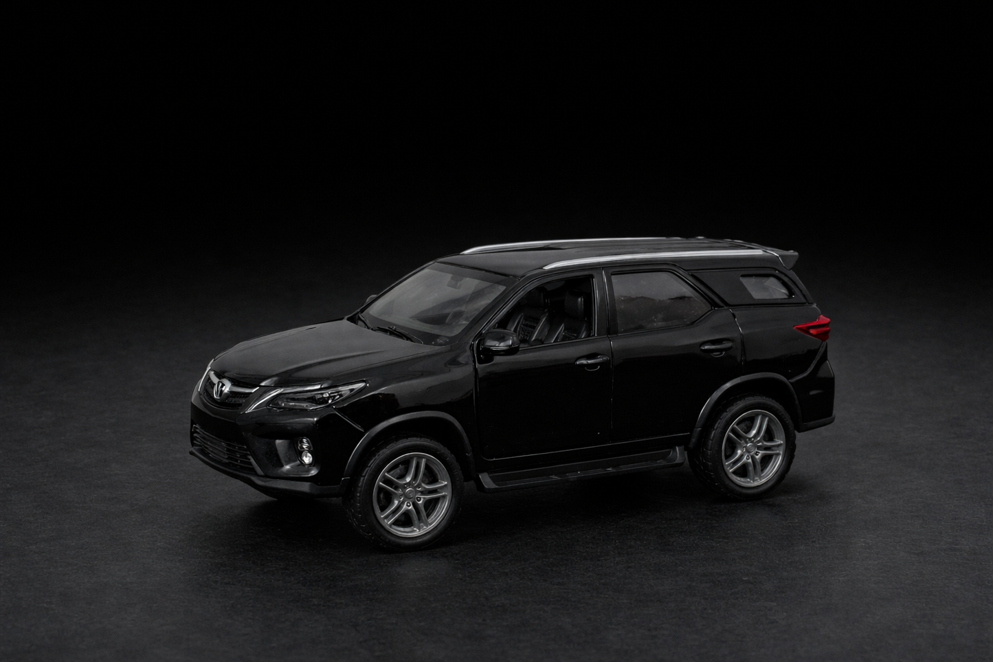 Toyota fortuner metal Diecast cast model 1:32 scale