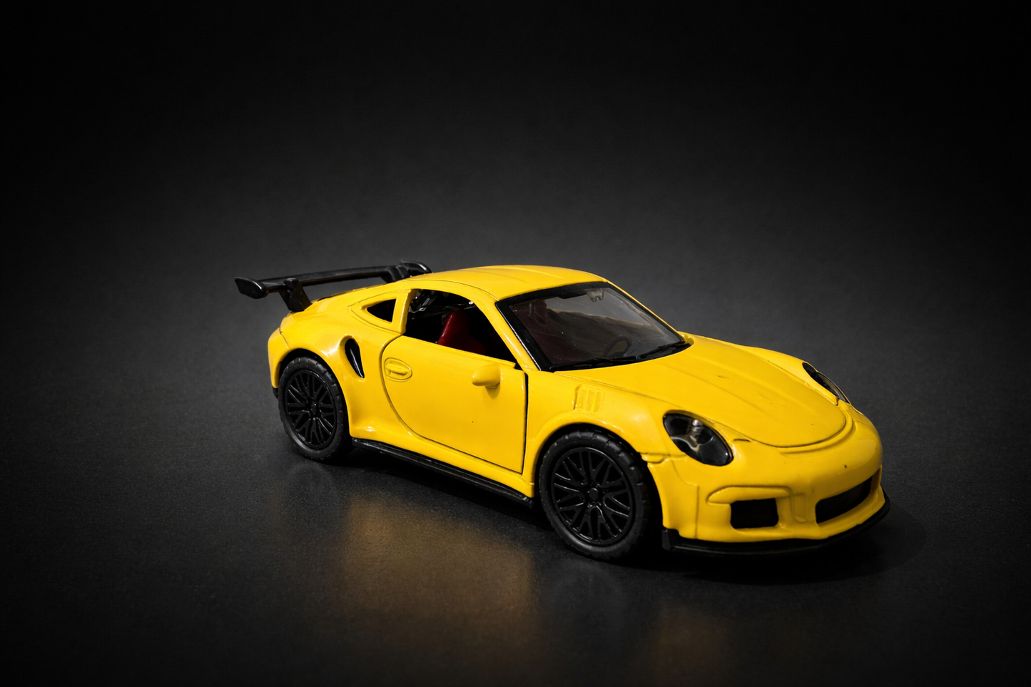 Porsche 911 GT3 RS 1:36 scale model.