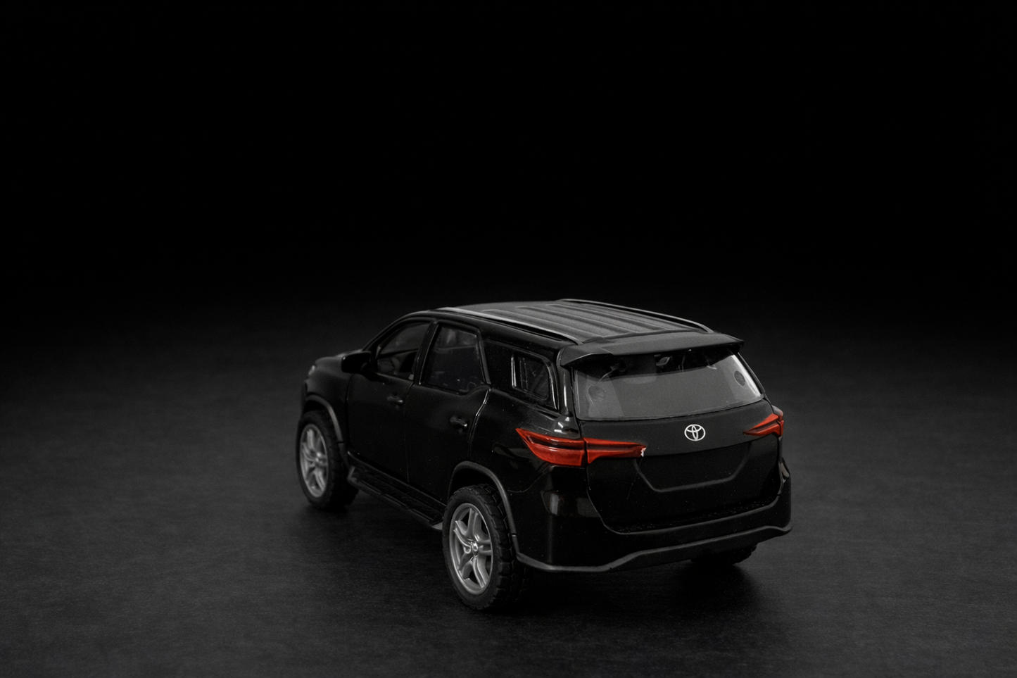 Toyota fortuner metal Diecast cast model 1:32 scale
