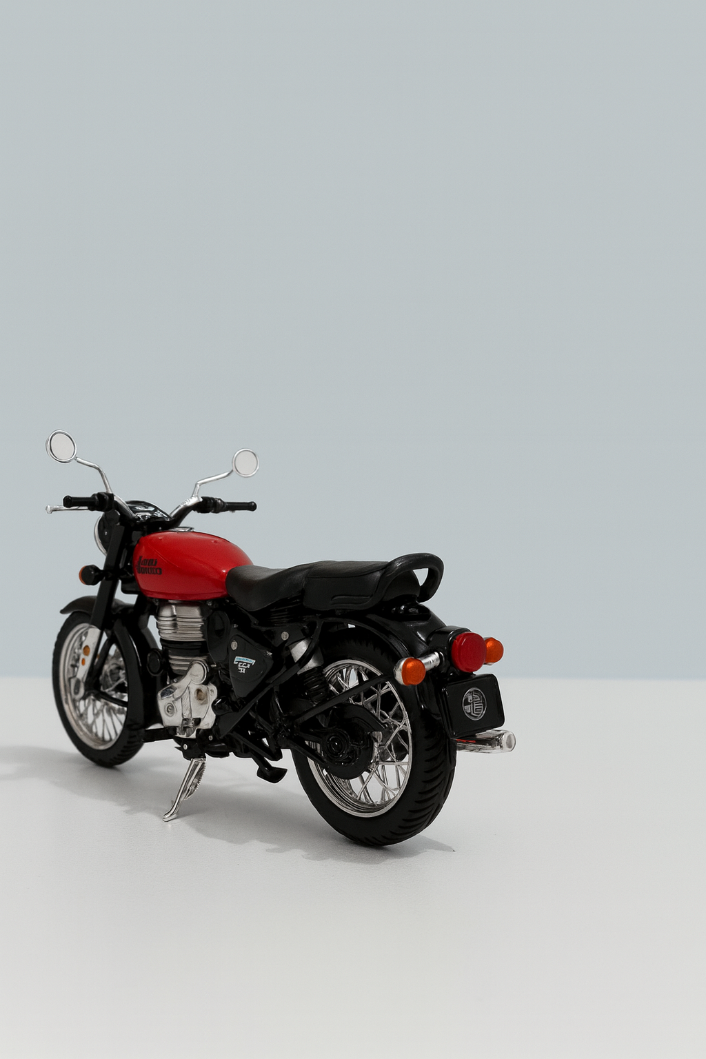 Diecast Bike Royal Enfield Bullet-With extra fuel tank