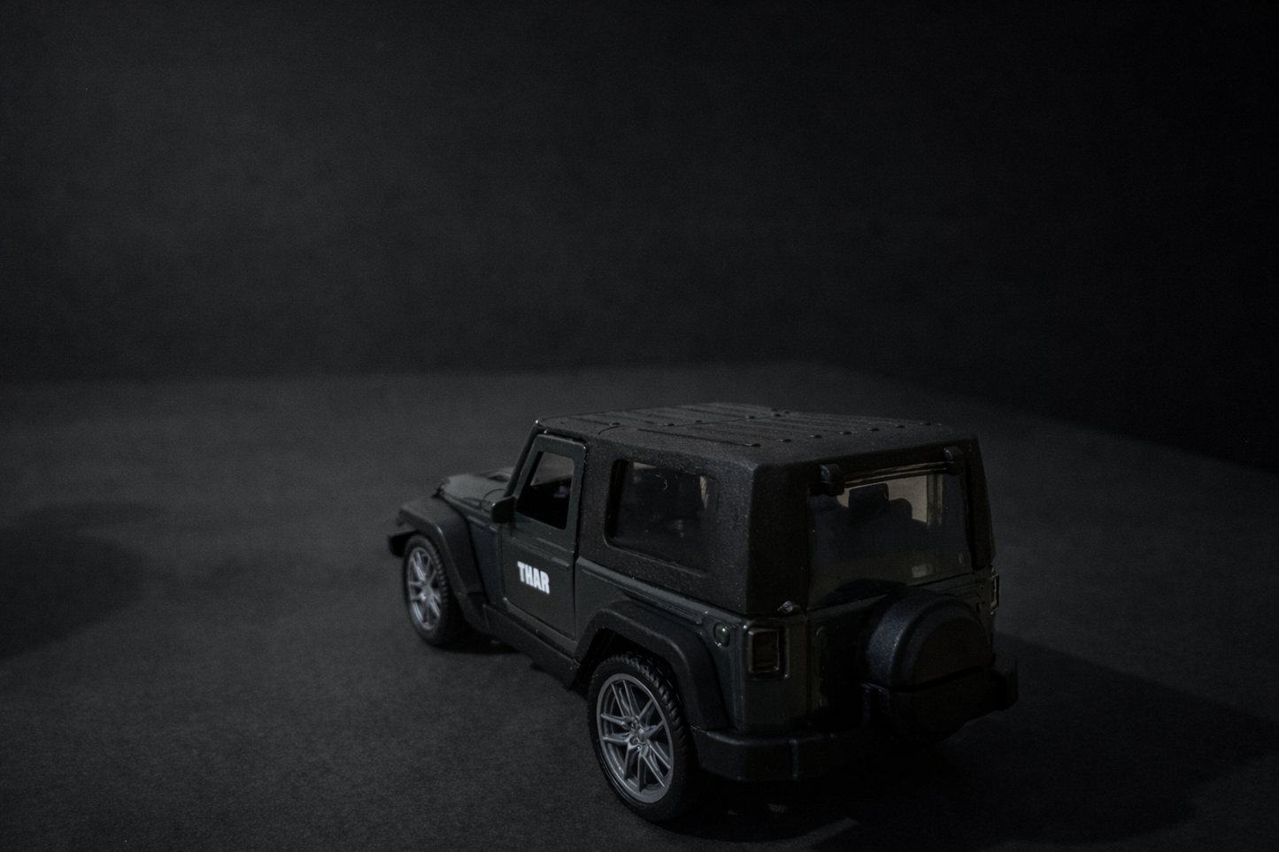 Thar 1:43 scale metal diecast model