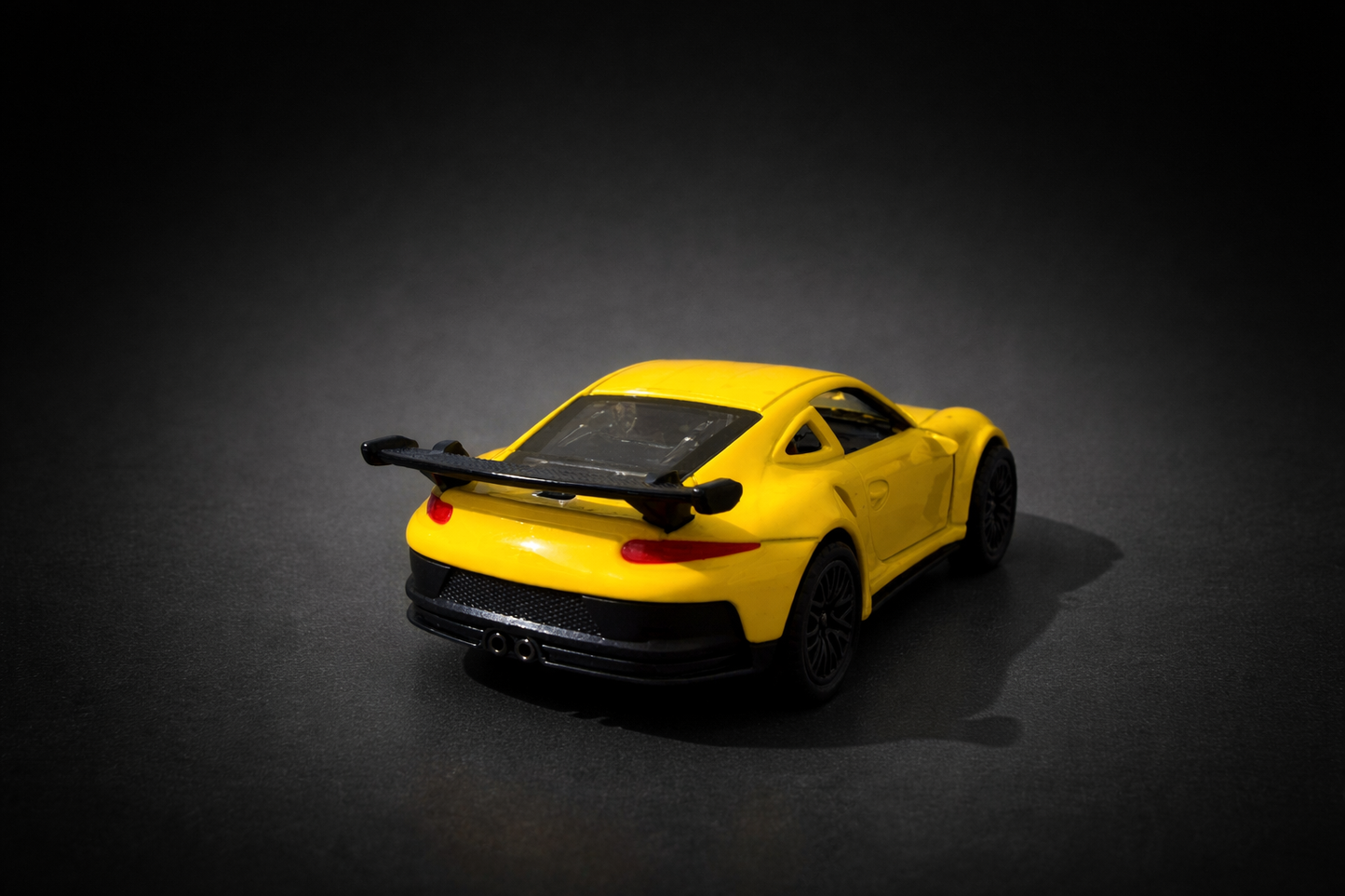 Porsche 911 GT3 RS 1:36 scale model.