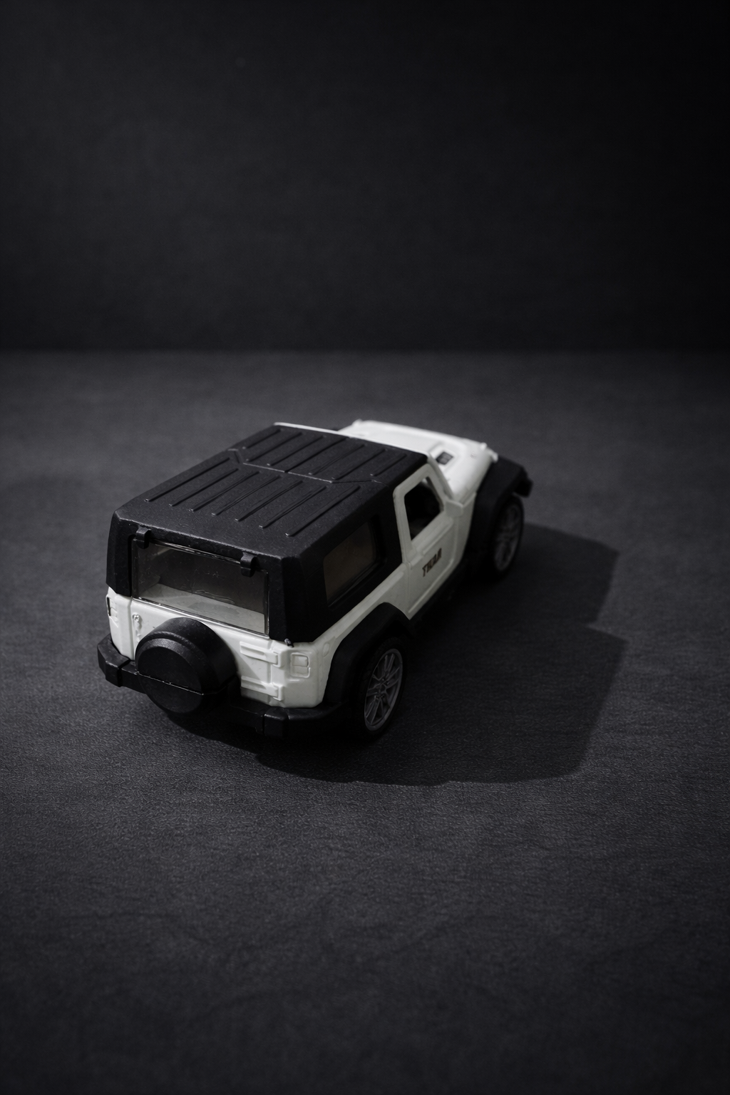 Thar 1:43 scalemetal diecast model- White