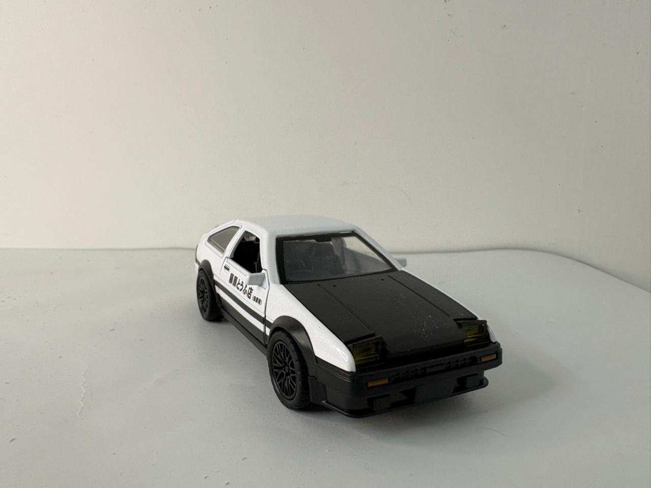Toyota AE86 Trueno diecast model.