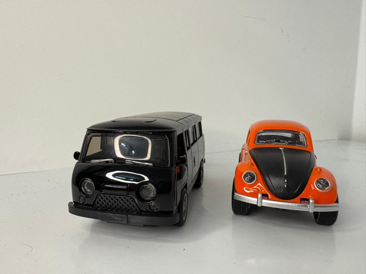 Combo-1:36 scale UAZ van+ Volkswagen Beetle.