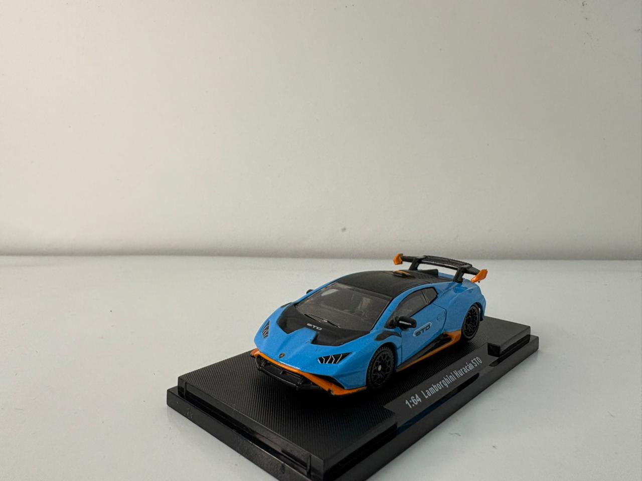 CCA acrylic box- lamborghini Huracàn STO.