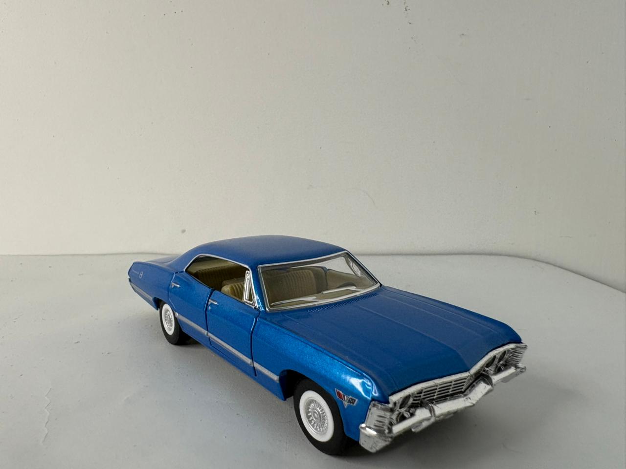 Kinsmart-1967 Chevrolet Impala 1:43 scale.