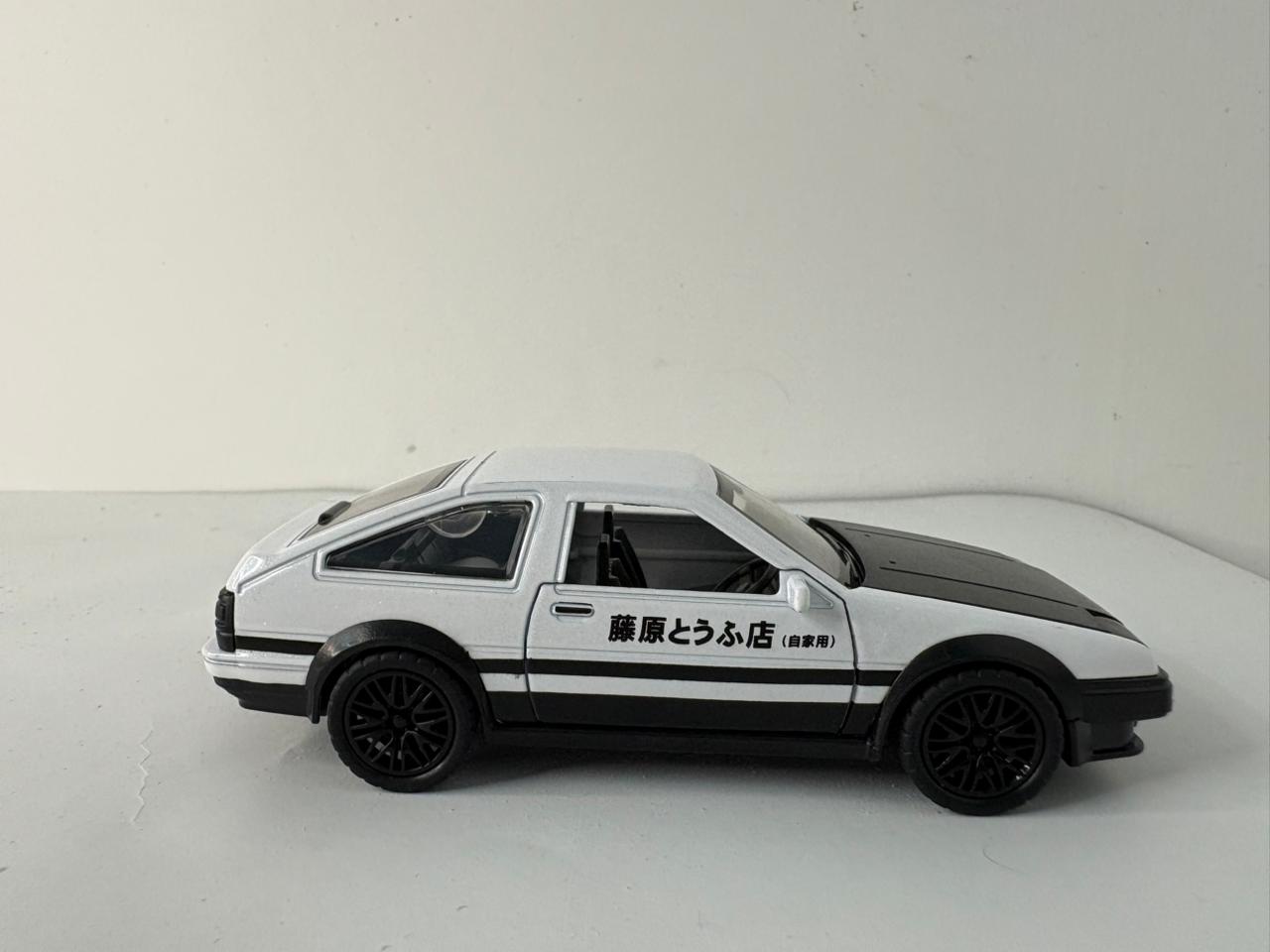 Toyota AE86 Trueno diecast model.