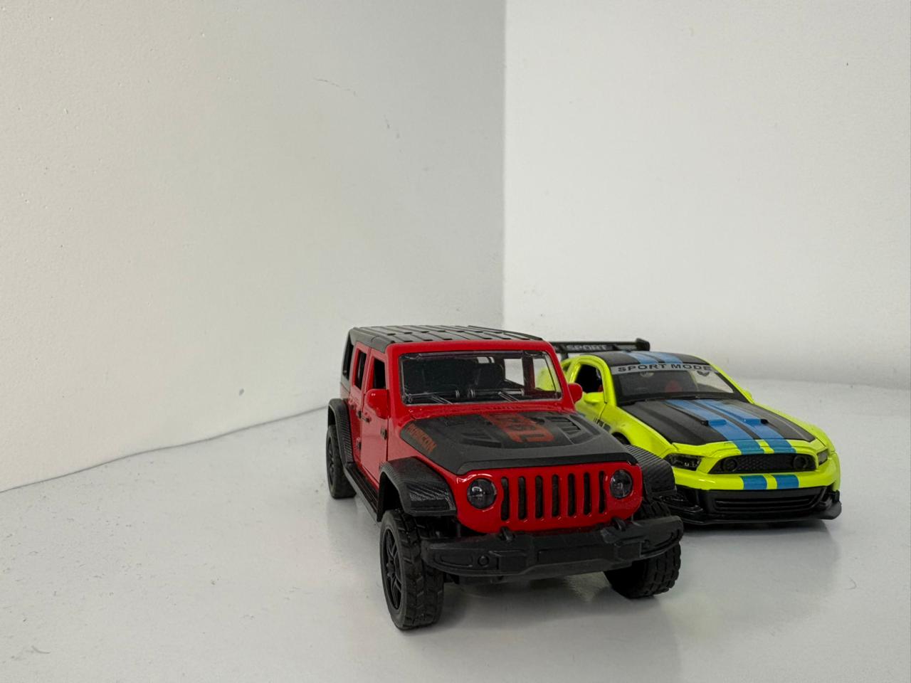 Combo- 1:36 scale Jeep Wrangler Rubicon+Ford Mustang GT.