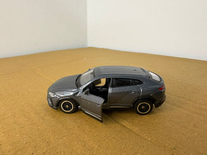 Bburago lamborghini urus 1:64 scale