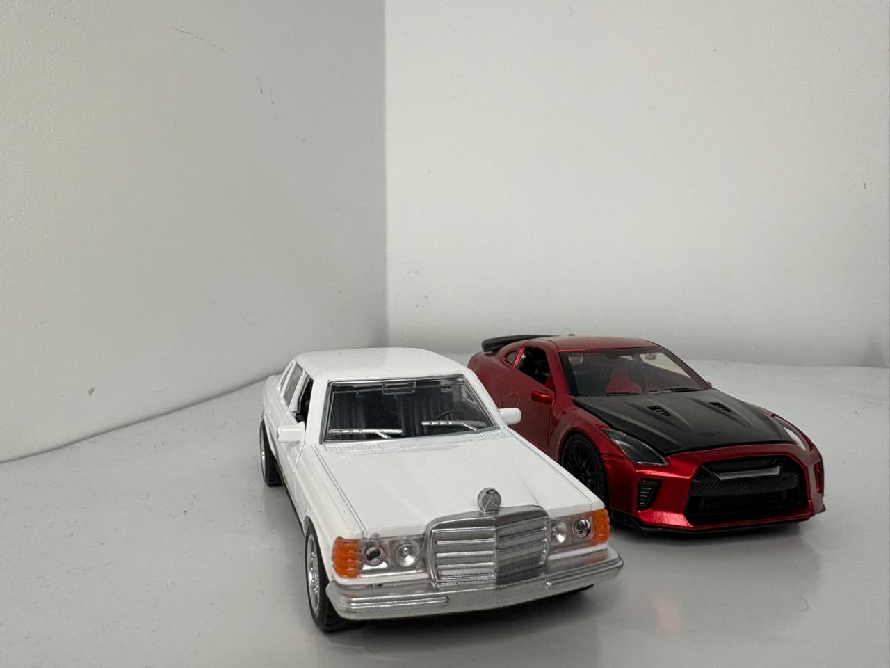 Combo-1:36 scale Nissan GT-R + Mercedes-Benz W123.