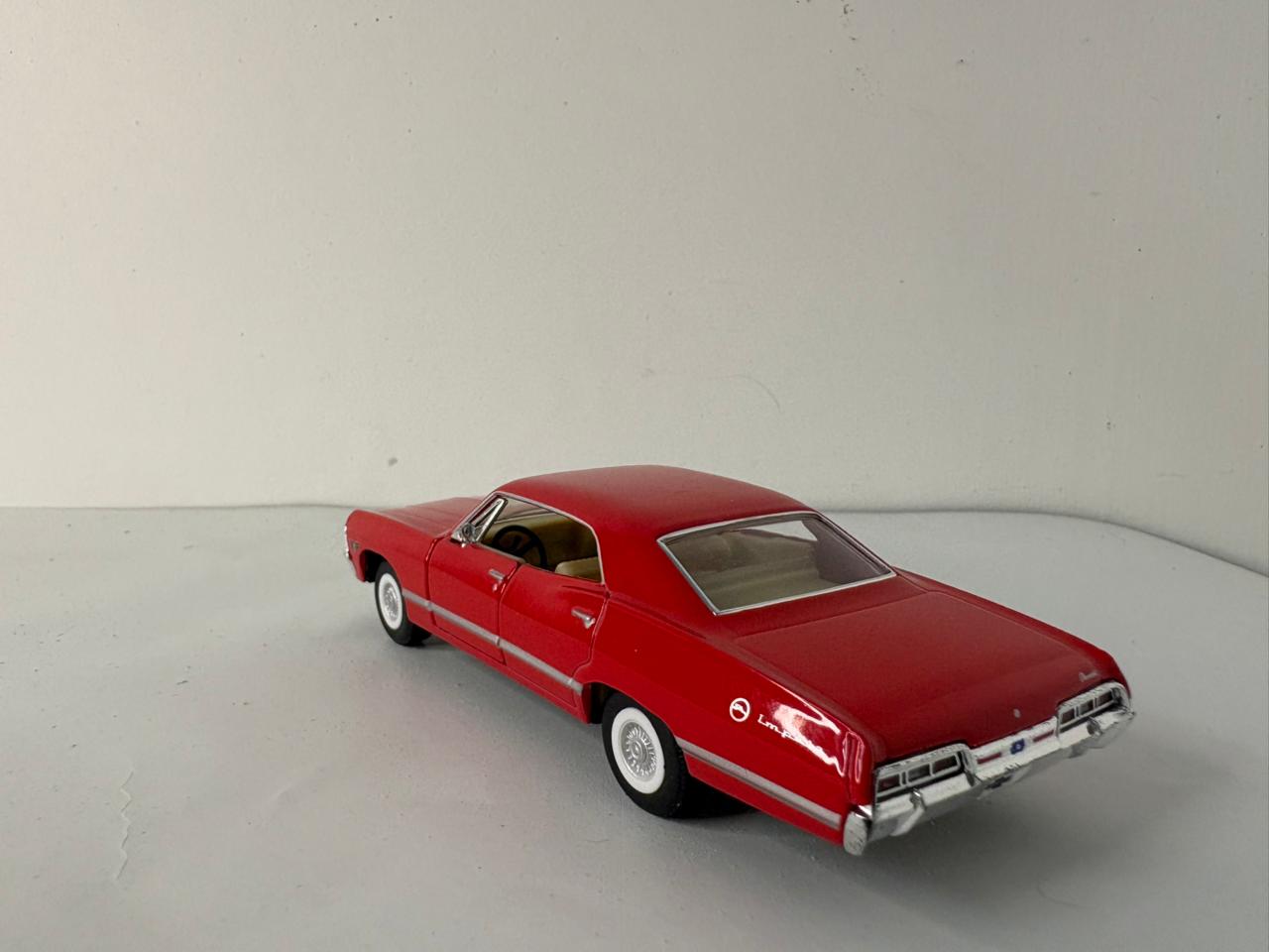 Kinsmart-1967 Chevrolet Impala 1:43 scale.