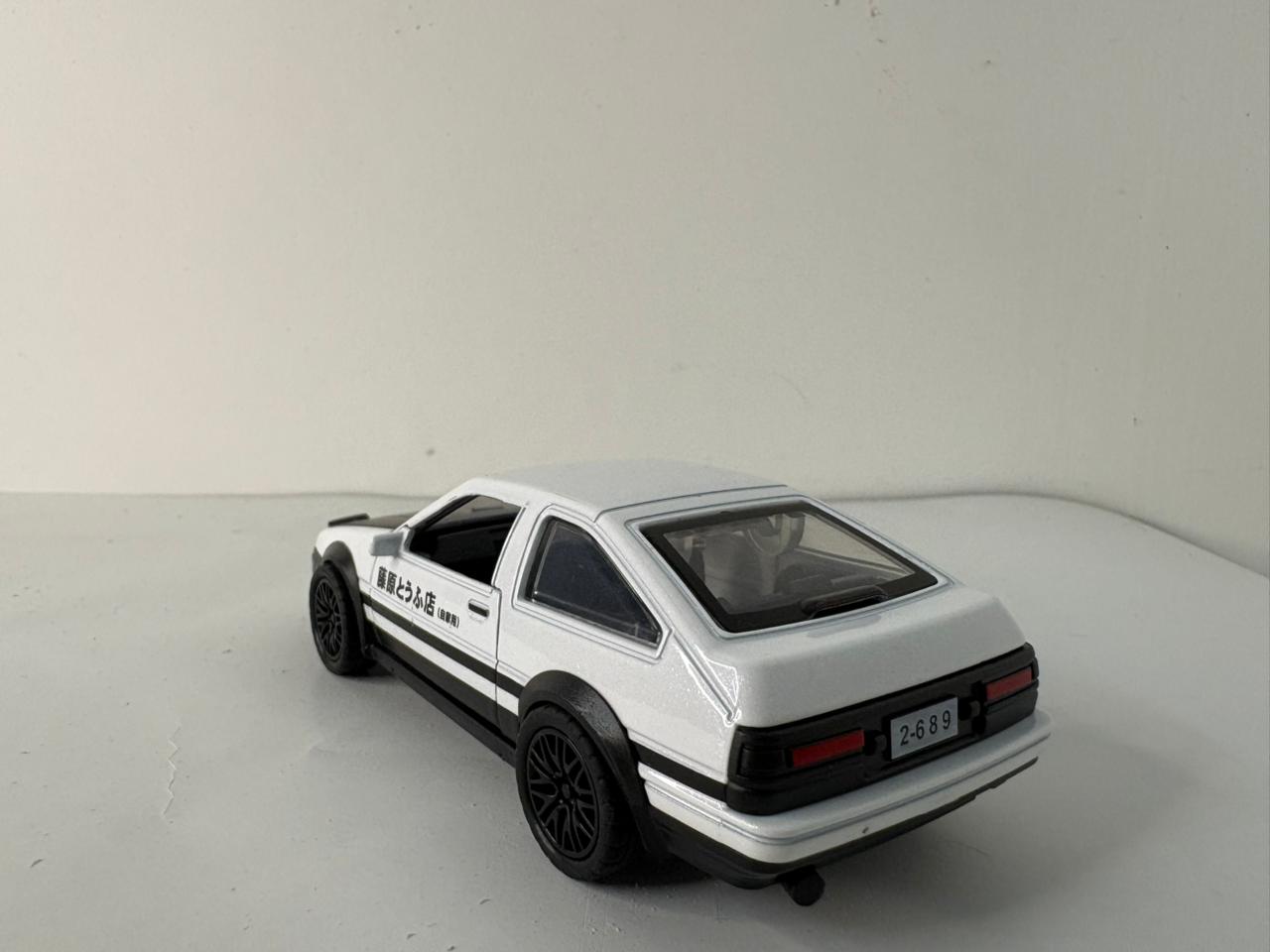 Toyota AE86 Trueno diecast model.