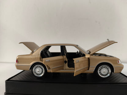 Toyota crown 1:32 scale model