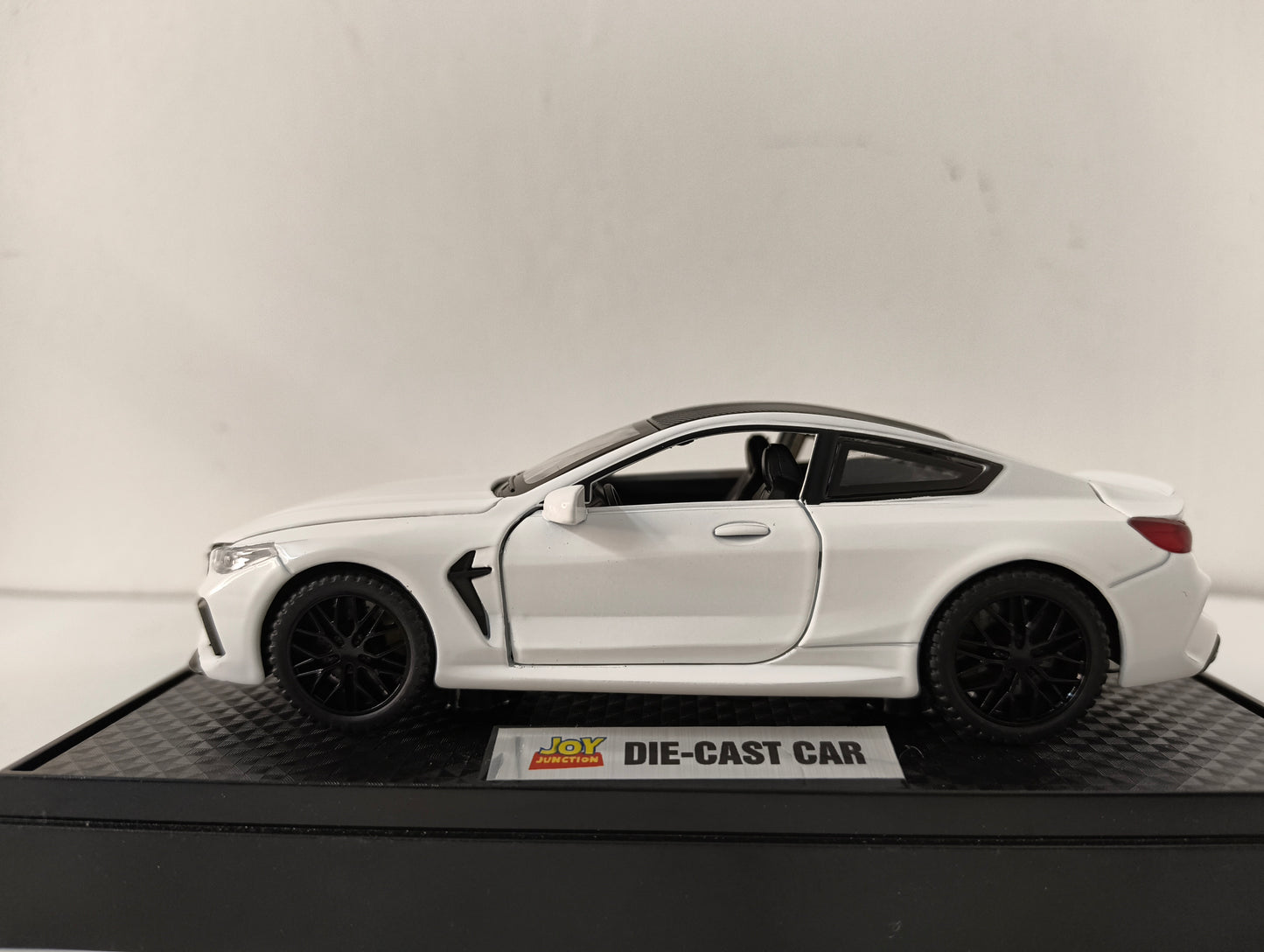Bmw M8 1:32 scale model