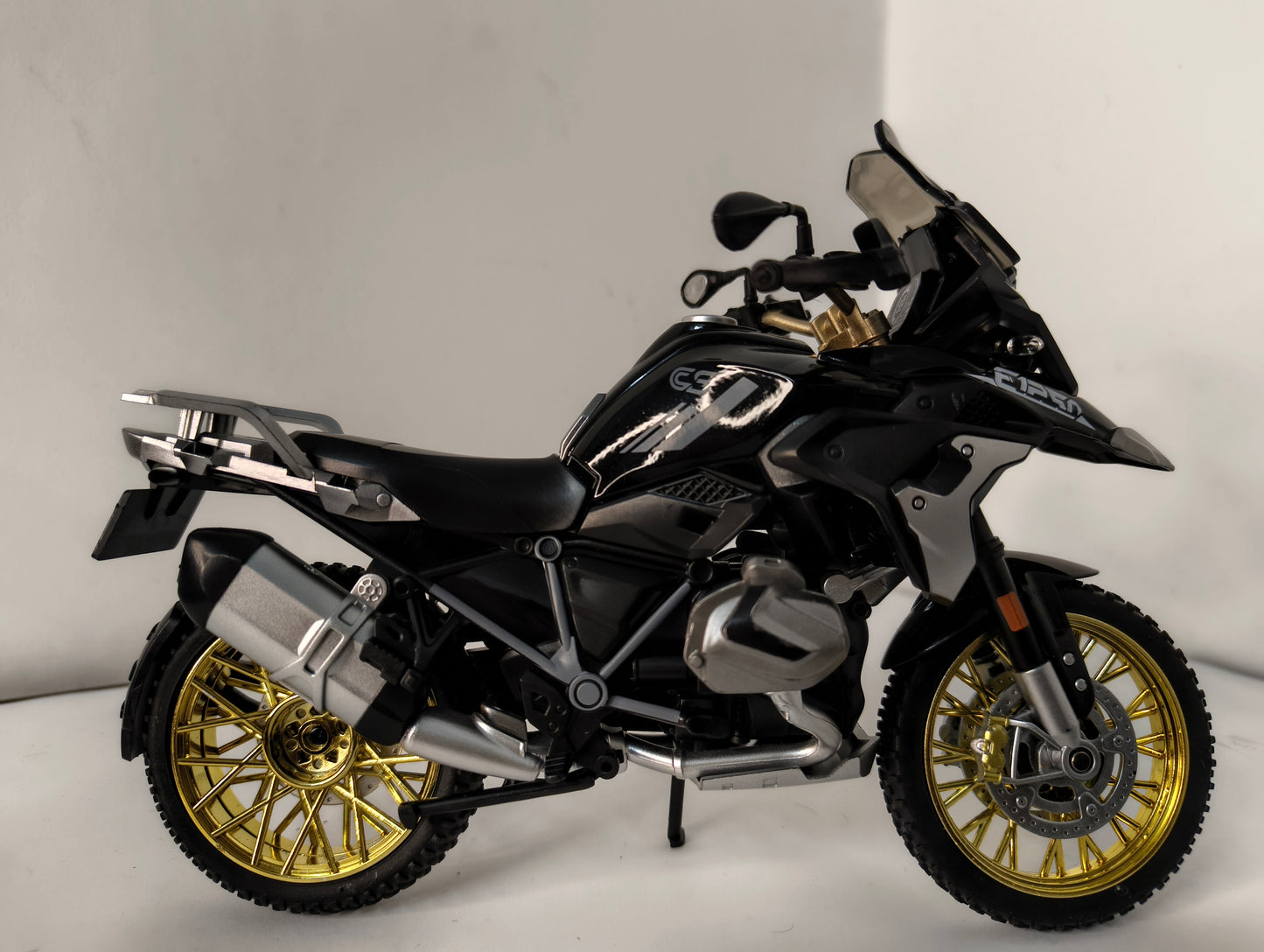 Bmw R1250 GS diecast model