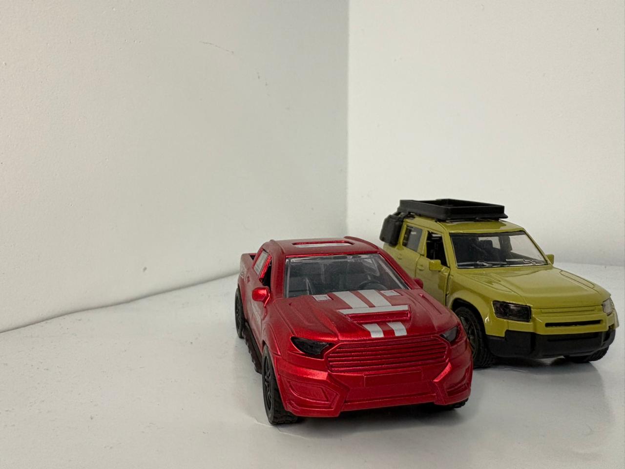 Combo-1:36 scale Defender+Ford Ranger.