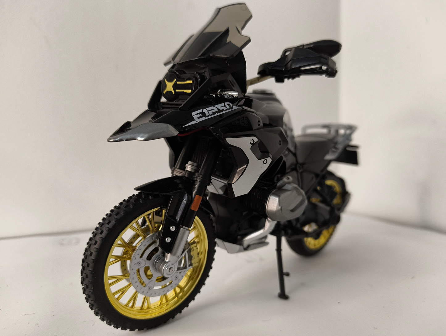 Bmw R1250 GS diecast model